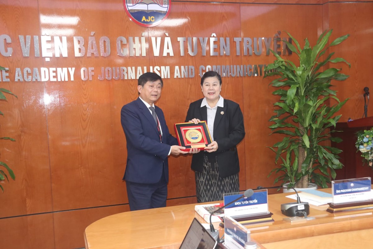 ລາວ-ຫວຽດນາມ ເພີ່ມທະວີການສ້າງບຸກຄະລາກອນວຽກງານສື່ມວນຊົນ image 1 ລາວ-ຫວຽດນາມ ເພມທະວການສາງບກຄະລາກອນວຽກງານສມວນຊນ - image 1