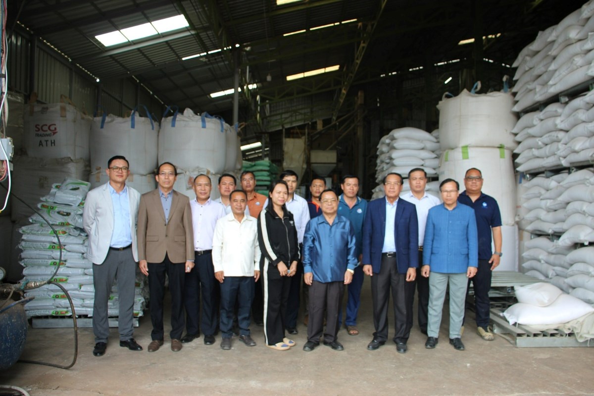 ປະທານຄະນະກວດກາສູນກາງພັກ ເຄື່ອນໄຫວຢ້ຽມຢາມ ແລະ ເຮັດວຽກຢູ່ແຂວງຄຳມ່ວນ image 1 ປະທານຄະນະກວດກາສນກາງພກ ເຄອນໄຫວຢຽມຢາມ ແລະ ເຮດວຽກຢແຂວງຄຳມວນ - image 1