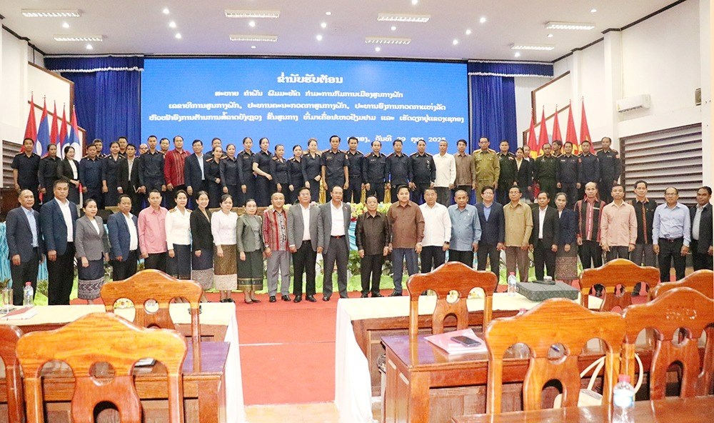 ປະທານຄະນະກວດກາສູນກາງພັກ ພົບປະໂອ້ລົມພະນັກງານຫຼັກແຫຼ່ງແຂວງເຊກອງ image 2 ປະທານຄະນະກວດກາສນກາງພກ ພບປະໂອລມພະນກງານຫກແຫງແຂວງເຊກອງ - image 2