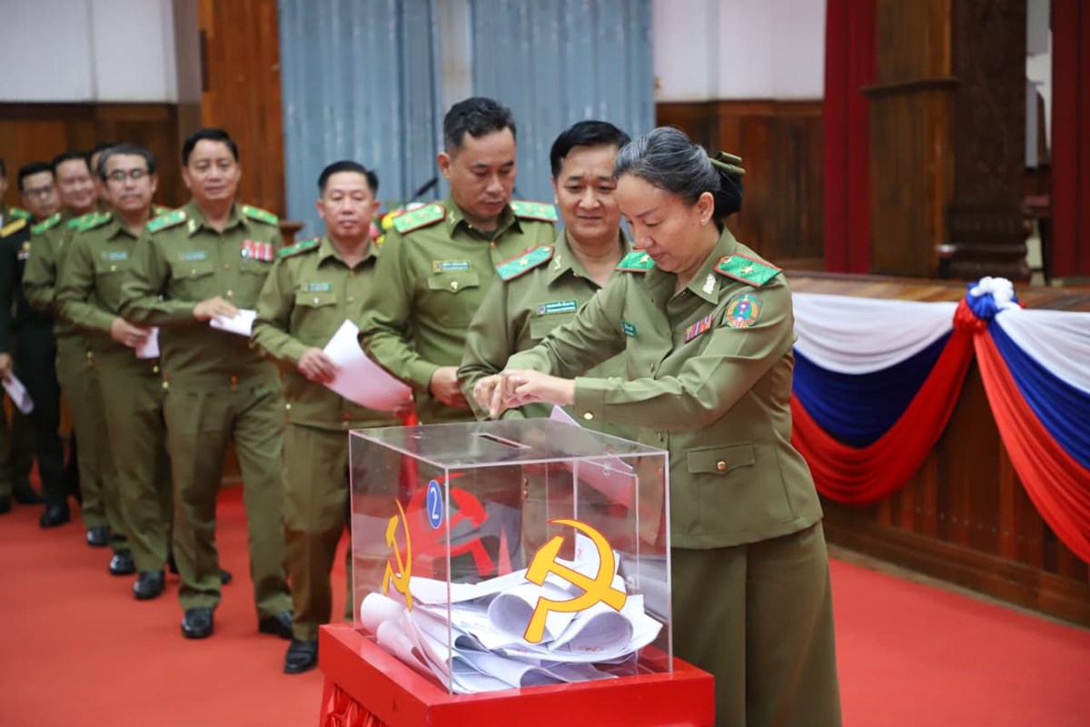 ກອງປະຊຸມຄົ້ນຄວ້າ, ປະກອບຄຳເຫັນໃສ່ຮ່າງບົດສຳຫຼວດການນໍາພາລວມ ຂອງຄະນະບໍລິຫານງານສູນກາງພັກສະໄໝທີ XI image 3 ກອງປະຊມຄນຄວາ, ປະກອບຄຳເຫນໃສຮາງບດສຳຫວດການນາພາລວມ ຂອງຄະນະບລຫານງານສນກາງພກສະໄໝທ XI - image 3