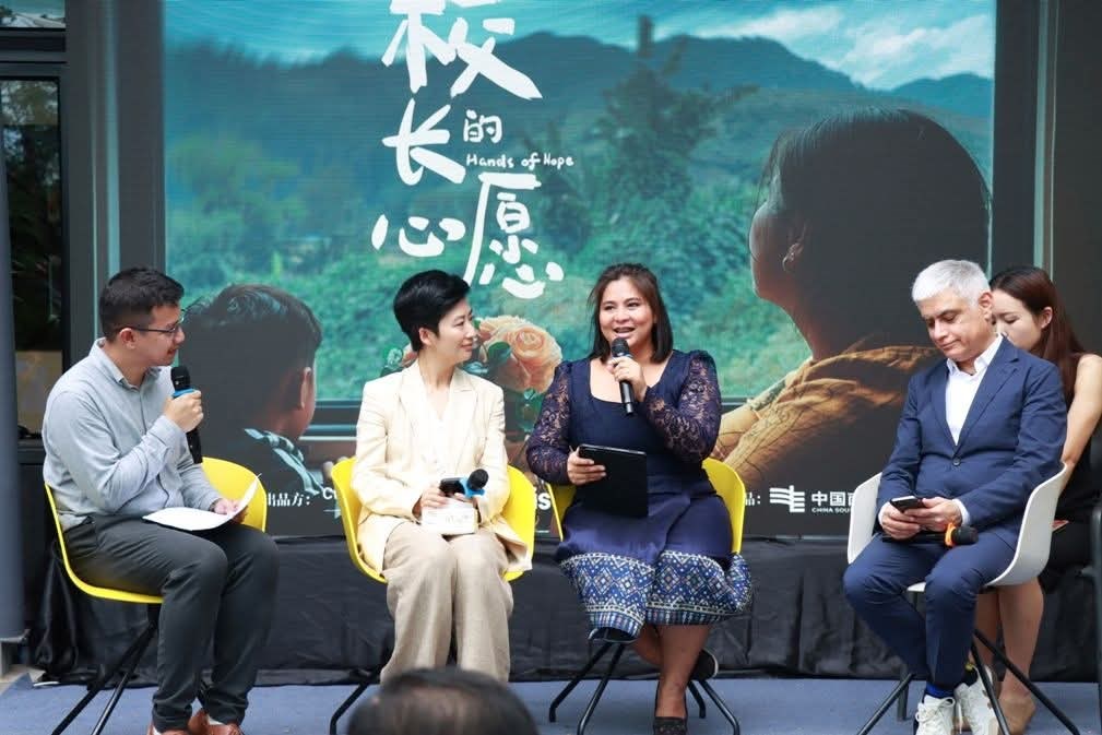 ວິດີໂອສາລະຄະດີ ມືແຫ່ງຄວາມຫວັງ ສະແດງໃຫ້ເຫັນມິດຕະພາບ ລາວ-ຈີນ image 4 ວດໂອສາລະຄະດ ມແຫງຄວາມຫວງ ສະແດງໃຫເຫນມດຕະພາບ ລາວ-ຈນ - image 4