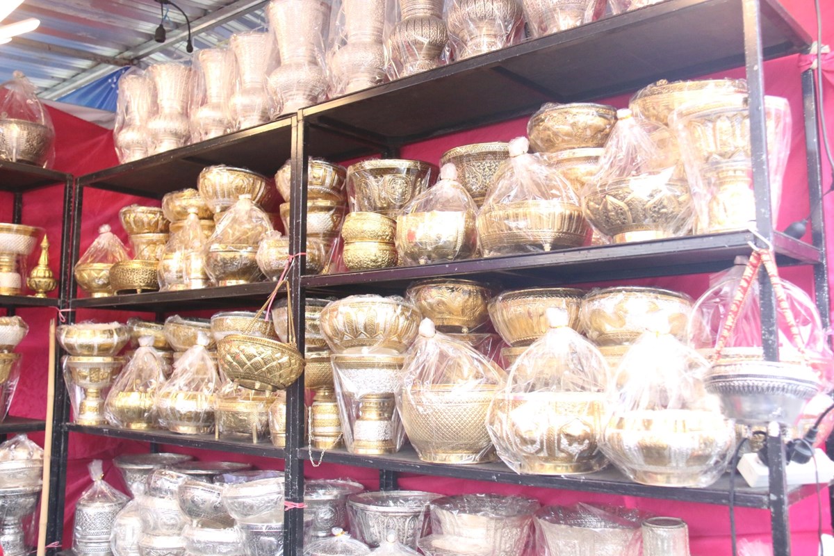 ຫດຖະກາວນມນາ ໄດຮບຄວາມສນໃຈຈາກມວນຊນໃນງານບນພະທາດຫວງ - image 1