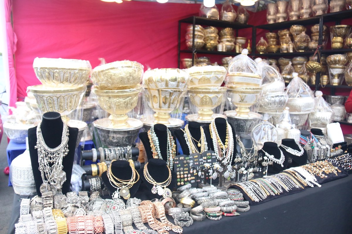 ຫດຖະກາວນມນາ ໄດຮບຄວາມສນໃຈຈາກມວນຊນໃນງານບນພະທາດຫວງ - image 2