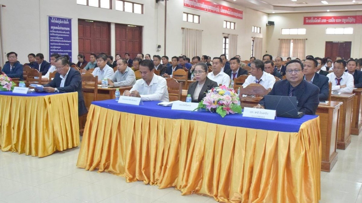 ເລຂາພັກແຂວງບັນຍາຍເອກະສານ ຊຸດຝຶກອົບຮົມທິດສະດີການເມືອງໃຫ້ການນຳຂັ້ນເມືອງ-ນະຄອນ image 2 ເລຂາພກແຂວງບນຍາຍເອກະສານ ຊດຝກອບຮມທດສະດການເມອງໃຫການນຳຂນເມອງ-ນະຄອນ - image 2