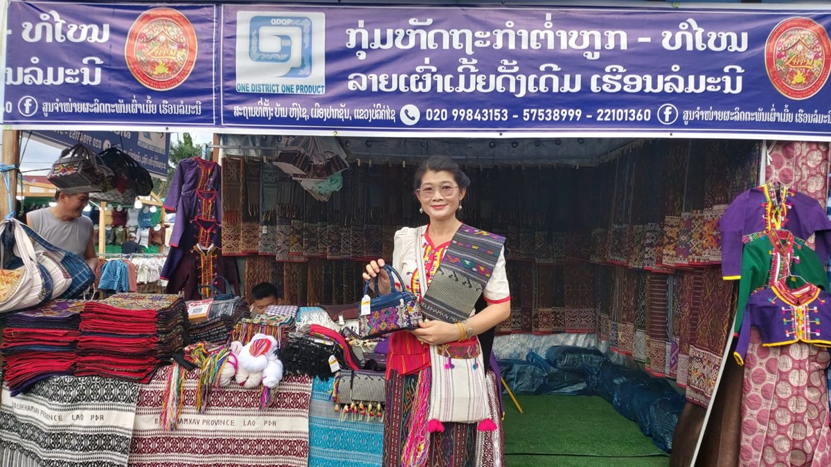 ຜະລິດຕະພັນເຜົ່າເມີ້ຍ ມີຄວາມງາມທີ່ເປັນເອກະລັກໄດ້ຮັບຄວາມນິຍົມຈາກສັງຄົມ image 1 ຜະລດຕະພນເຜາເມຍ ມຄວາມງາມທເປນເອກະລກໄດຮບຄວາມນຍມຈາກສງຄມ - image 1