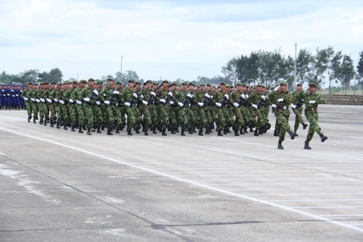 ກໍາລັງ ປກຊ-ປກສ ສະແດງທົດລອງການສວນສະໜາມ ສະຫຼອງວັນສະຖາປະນາ ສປປ ລາວ ຄົບຮອບ 50 ປີ image 3 ກາລງ ປກຊ-ປກສ ສະແດງທດລອງການສວນສະໜາມ ສະຫອງວນສະຖາປະນາ ສປປ ລາວ ຄບຮອບ 50 ປ - image 3