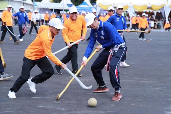 ກິລາຕີຄີ ທີມປະຊາຊົນຊະນະທີມພະນັກງານ ໃນບຸນນະມັດສະການພະທາດຫຼວງວຽງຈັນ image 2 ກລາຕຄ ທມປະຊາຊນຊະນະທມພະນກງານ ໃນບນນະມດສະການພະທາດຫວງວຽງຈນ - image 2