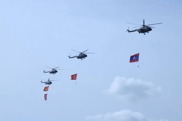 ການນໍາຂັ້ນສູງ ຕິດຕາມ ຊົມການຝຶກຊ້ອມໃຫຍ່ການສວນສະໜາມ ກ້ອນກໍາລັງ ປກຊ- ປກສ image 2 ການນາຂນສງ ຕດຕາມ ຊມການຝກຊອມໃຫຍການສວນສະໜາມ ກອນກາລງ ປກຊ- ປກສ - image 2