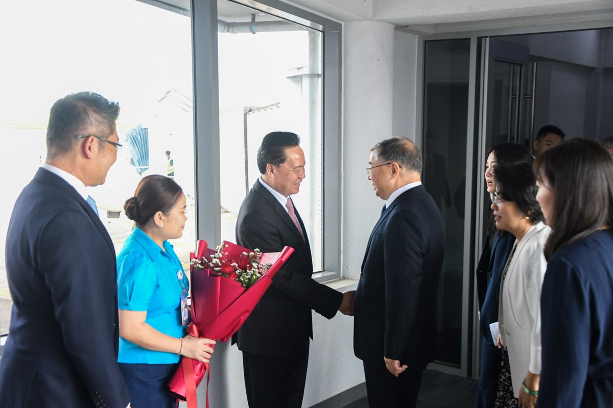 ສະຫາຍ ຫ ຊ ເລຍ ເດນທາງມາເຖງ ສປປ ລາວ - image 1