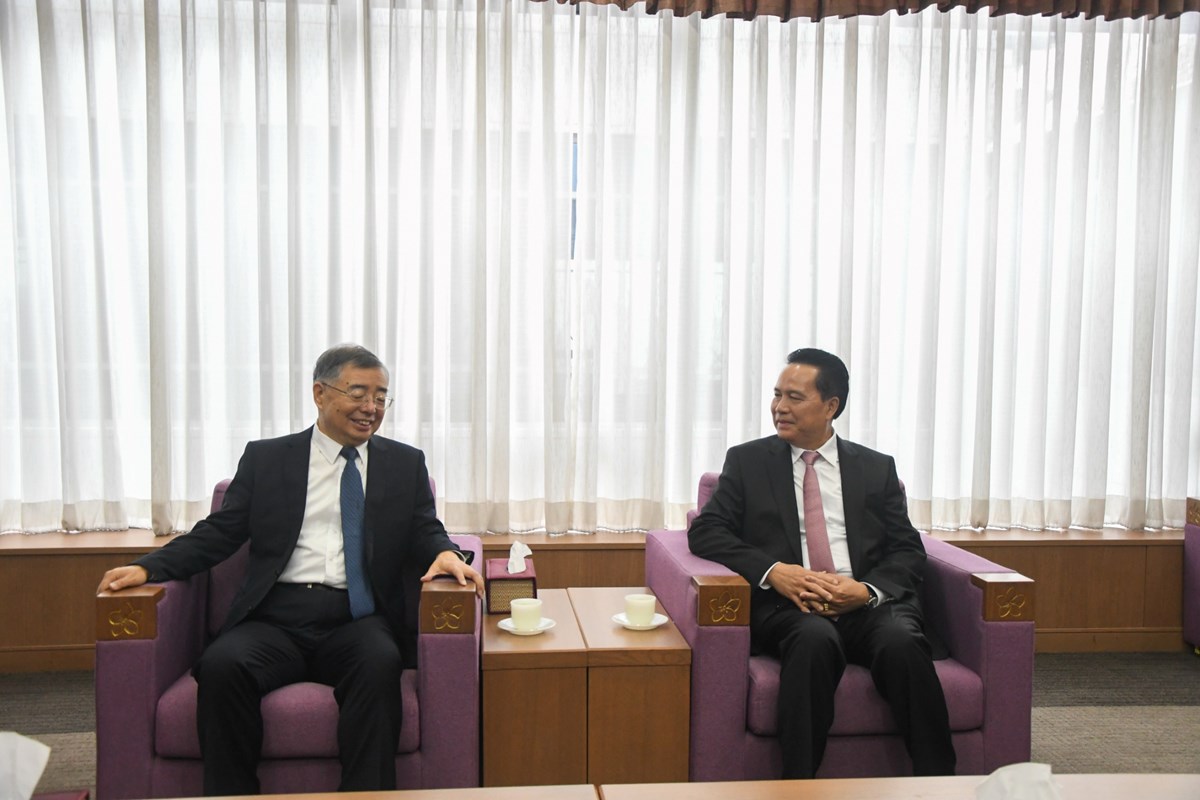 ສະຫາຍ ຫ ຊ ເລຍ ເດນທາງມາເຖງ ສປປ ລາວ - image 2