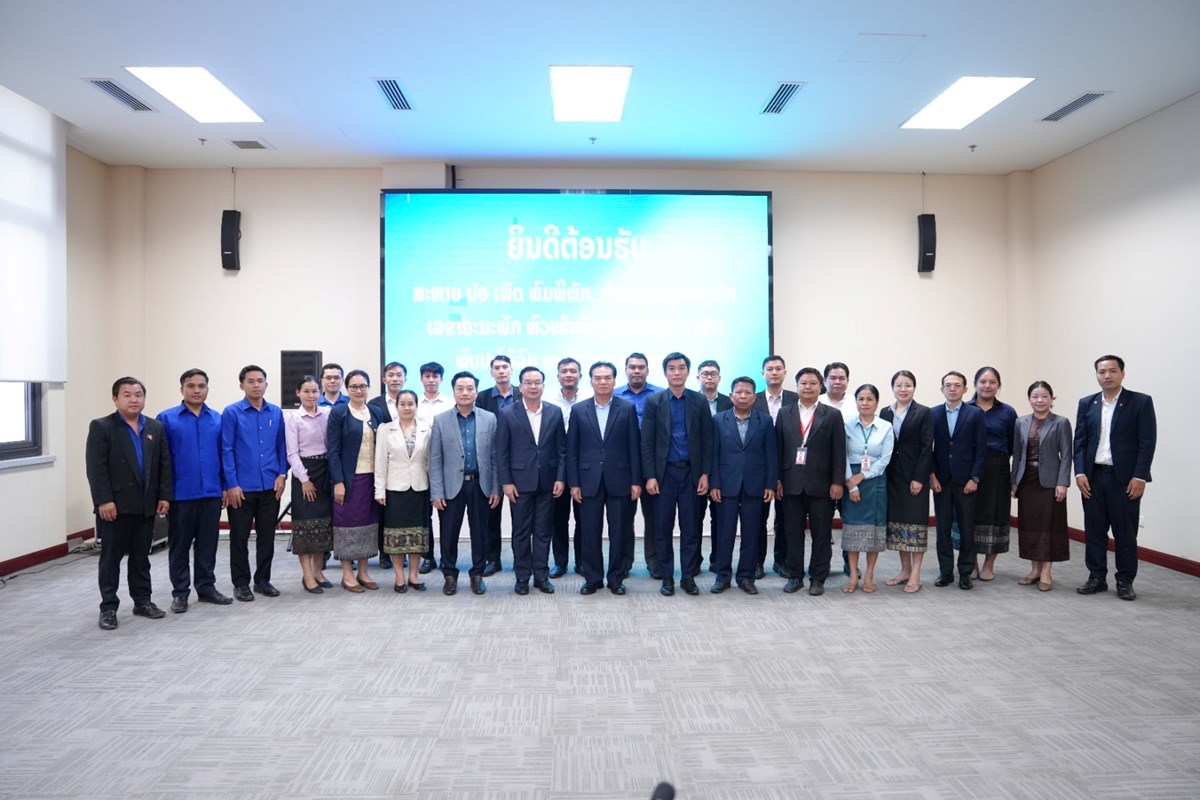 ສະຫາຍ ຫົວໜ້າຫ້ອງວ່າການສູນກາງພັກ ພົບປະເຮັດວຽກກັບກົມເລຂານຸການ-ການນຳ image 2 ສະຫາຍ ຫວໜາຫອງວາການສນກາງພກ ພບປະເຮດວຽກກບກມເລຂານການ-ການນຳ - image 2