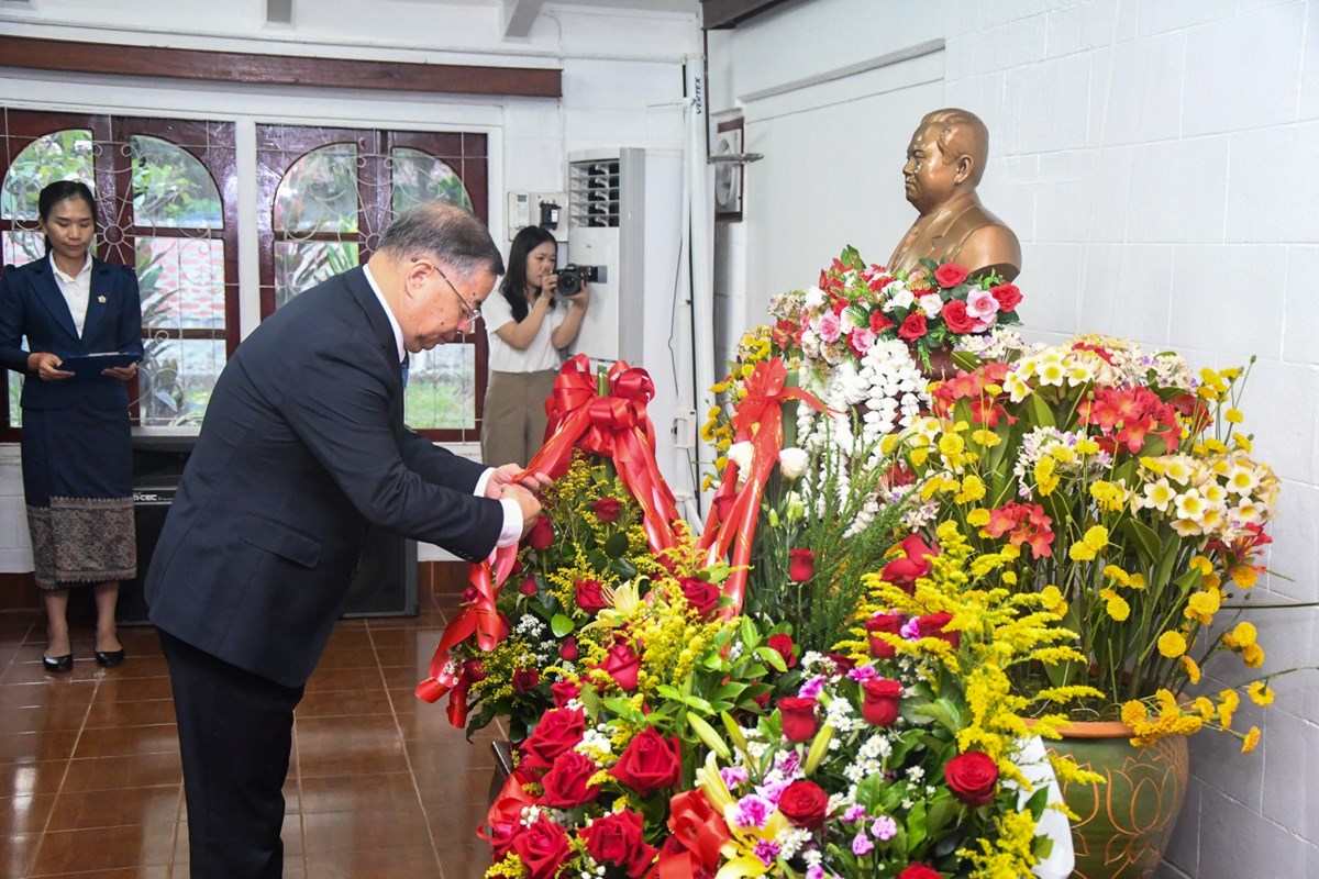 ສະຫາຍ ຫຼີ ຊູ ເລີຍ ພ້ອມຄະນະ ຢ້ຽມຢາມ ຫຼາຍສະຖານທີ່ໃນ ສປປ ລາວ image 2 ສະຫາຍ ຫ ຊ ເລຍ ພອມຄະນະ ຢຽມຢາມ ຫາຍສະຖານທໃນ ສປປ ລາວ - image 2