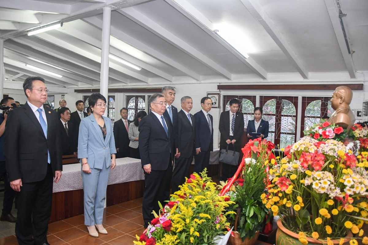 ສະຫາຍ ຫຼີ ຊູ ເລີຍ ພ້ອມຄະນະ ຢ້ຽມຢາມ ຫຼາຍສະຖານທີ່ໃນ ສປປ ລາວ image 3 ສະຫາຍ ຫ ຊ ເລຍ ພອມຄະນະ ຢຽມຢາມ ຫາຍສະຖານທໃນ ສປປ ລາວ - image 3