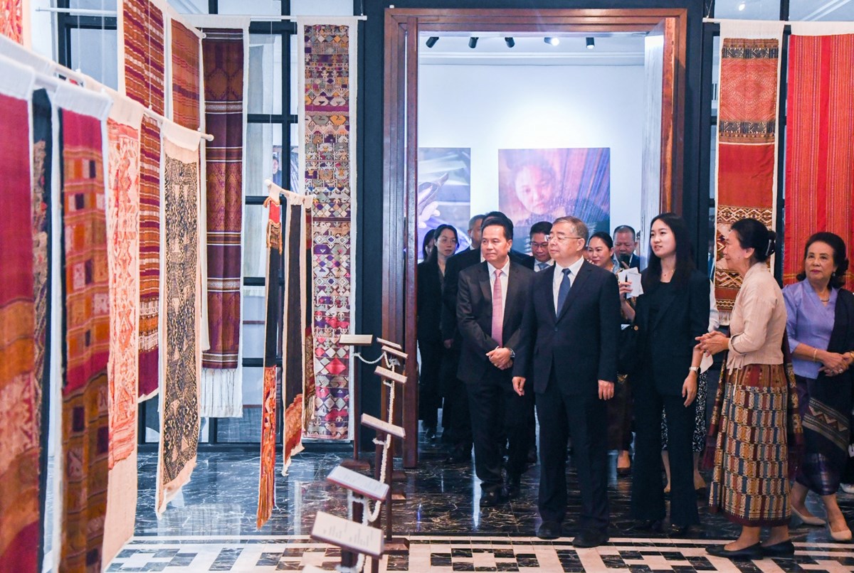 ສະຫາຍ ຫຼີ ຊູ ເລີຍ ພ້ອມຄະນະ ຢ້ຽມຢາມ ຫຼາຍສະຖານທີ່ໃນ ສປປ ລາວ image 4 ສະຫາຍ ຫ ຊ ເລຍ ພອມຄະນະ ຢຽມຢາມ ຫາຍສະຖານທໃນ ສປປ ລາວ - image 4