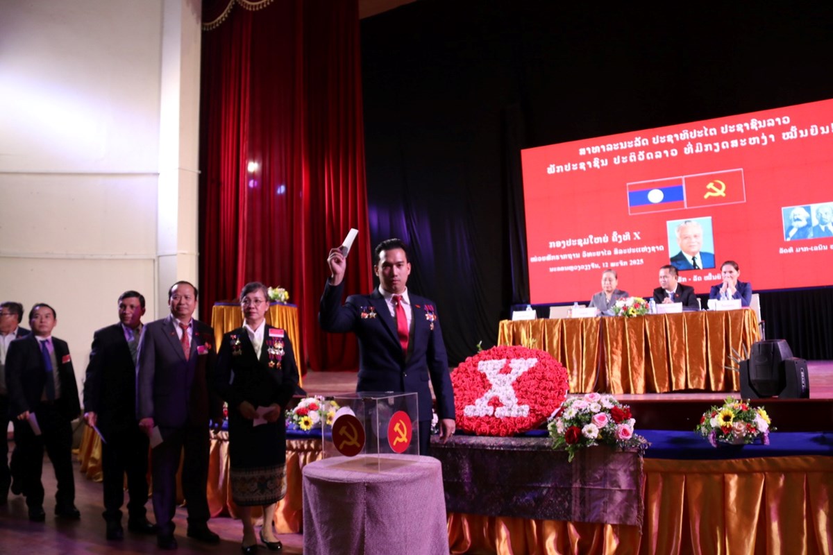 ສະຫາຍ ວລະພນ ຊາພວງ ໄດຮບເລອກຕາງໃຫເປນເລຂາໜວຍພກຮາກຖານ ວສຊ - image 2