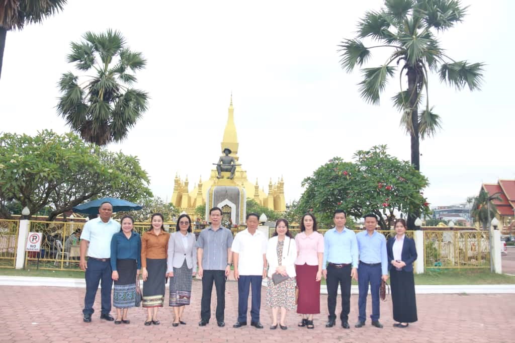 ຜູ້ແທນຄະນະໂຄສະນາສຶກສາແລະຂົນຂວາຍປະຊາຊົນສູນກາງພັກກອມມູນິດຫວຽດນາມຢ້ຽມຊົມຫໍພິພິທະພັນສິລະປະລາວ image 3 ຜແທນຄະນະໂຄສະນາສກສາແລະຂນຂວາຍປະຊາຊນສນກາງພກກອມມນດຫວຽດນາມຢຽມຊມຫພພທະພນສລະປະລາວ - image 3