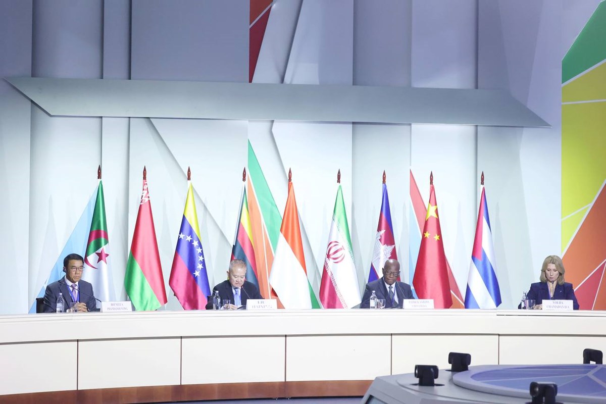 ຫວໜາຄະນະພວພນຕາງປະເທດສນກາງພກ ເຂາຮວມກອງປະຊມສາກນ ທ ສ. ຣດເຊຍ - image 1