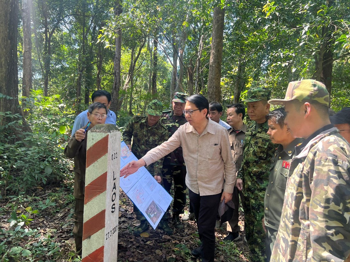 ການເຄອນໄຫວວຽກງານຊາຍແດນຂອງ ທານຮອງ ລມຕ ກະຊວງການຕາງປະເທດ ຢ2ແຂວງ - image 2