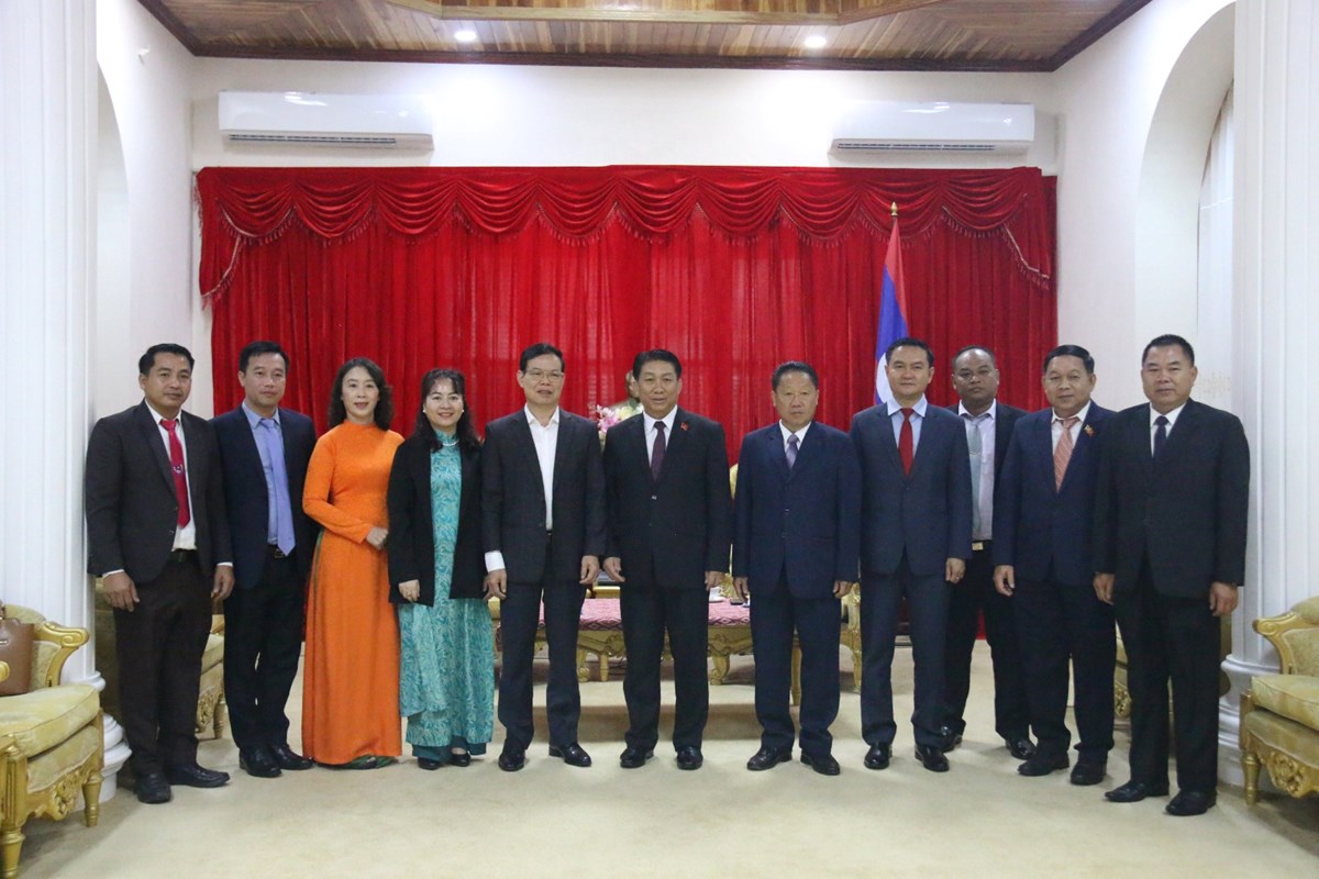ຜແທນຄະນະໂຄສະນາສກສາ ແລະ ຂນຂວາຍປະຊາຊນສນກາງພກກອມມນດຫວຽດນາມ ເຂາພບປະຢຽມຢາມ ເລຂາຄະນະບລຫານງານພກແຂວງຫວງພະບາງ - image 2
