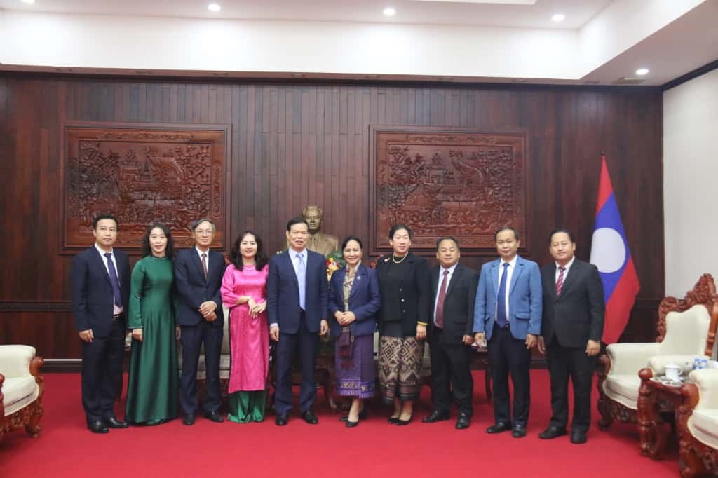 ຮອງປະທານສນຊຕອນຮບ ຄະນະໂຄສະນາສກສາແລະຂນຂວາຍປະຊາຊນສນກາງພກກອມມນດ ຫວຽດນາມ - image 1