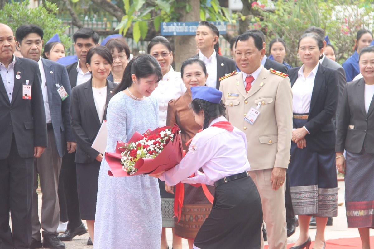 ສມເດດ ເຈາຍງ ໄອໂກະ ແຫງ ປະເທດຍປນ ຢຽມຢາມໂຮງຮຽນ ມສ ວຽງຈນ - image 1