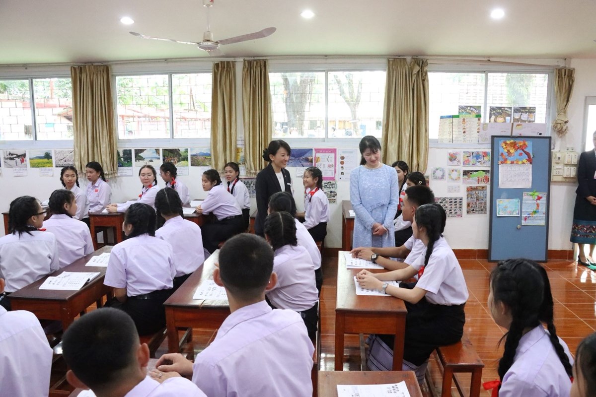 ສມເດດ ເຈາຍງ ໄອໂກະ ແຫງ ປະເທດຍປນ ຢຽມຢາມໂຮງຮຽນ ມສ ວຽງຈນ - image 4