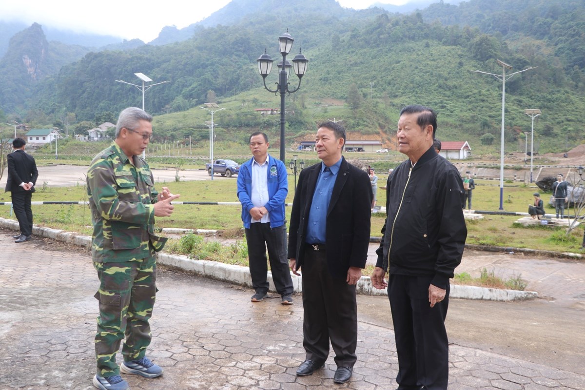 ອະດດຮອງນາຍກລດຖະມນຕ ພອມດວຍການນາແຂວງໄຊສມບນຂນພຊດຈອມພເບຍ - image 1