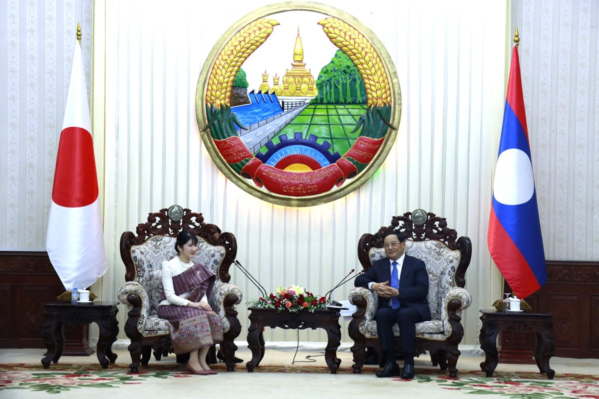 ນາຍກລດຖະມນຕ ແຫງ ສປປ ລາວ ຕອນຮບການເຂາຢຽມຂານບຂອງ ສມເດດ ເຈາຍງ ໄອໂກະ ແຫງ ປະເທດຍປນ - image 1