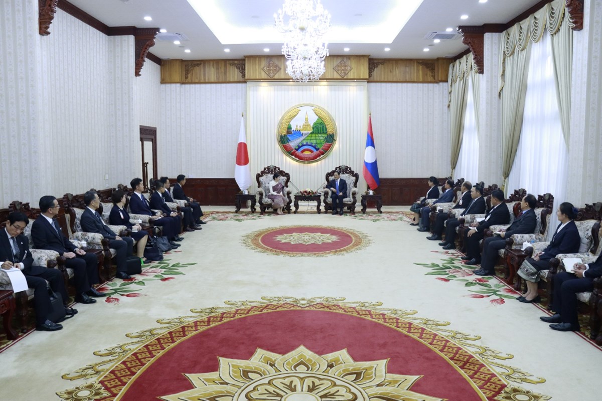 ນາຍກລດຖະມນຕ ແຫງ ສປປ ລາວ ຕອນຮບການເຂາຢຽມຂານບຂອງ ສມເດດ ເຈາຍງ ໄອໂກະ ແຫງ ປະເທດຍປນ - image 2