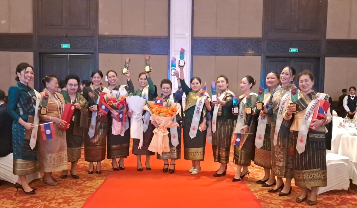 ມອບລາງວັນຜູ້ປະກອບການແມ່ຍິງດີເດັ່ນອາຊຽນປະຈຳປີ 2025 image 2 ມອບລາງວນຜປະກອບການແມຍງດເດນອາຊຽນປະຈຳປ 2025 - image 2