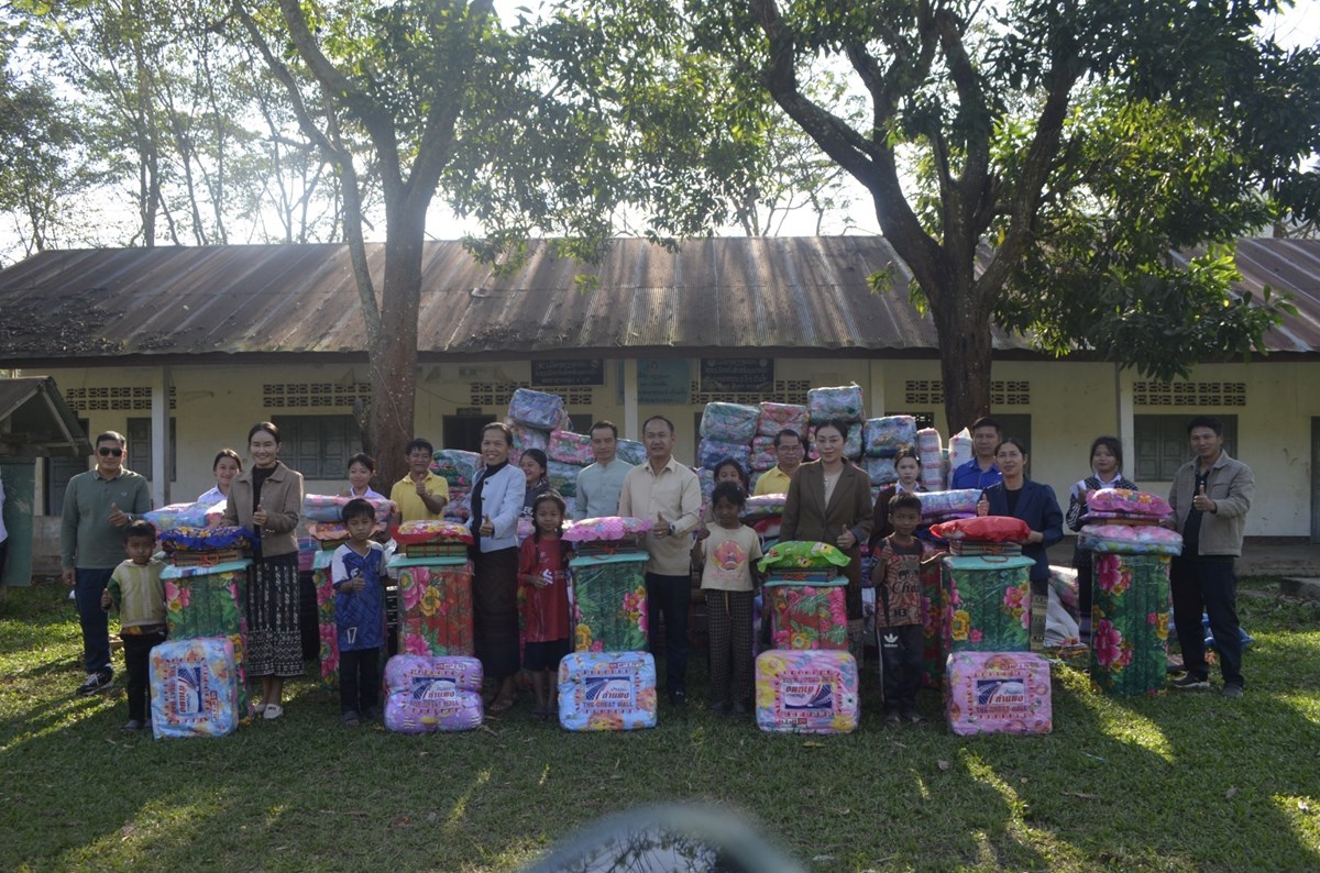 ມອບເຄອງ ໃຫນກຮຽນນອນຫພກຢໂຮງຮຽນ ມສ ປາກເປດ - image 2