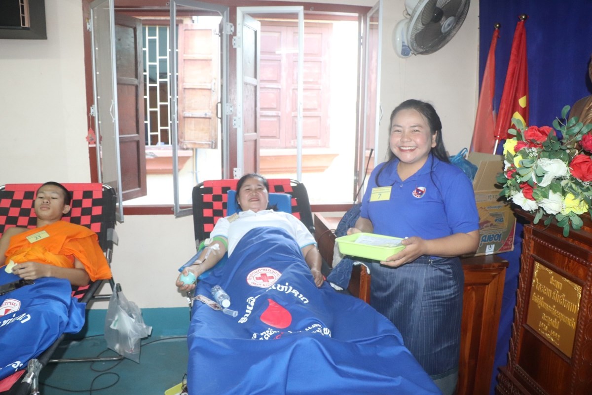 ຊາວໜມແຂວງຫວງພະບາງ ຮວມບລຈາກເລອດ - image 1