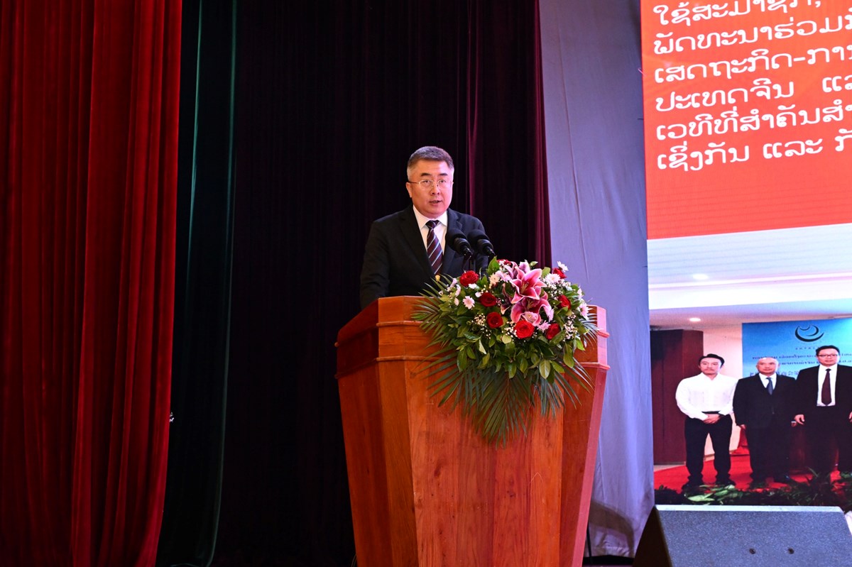 ທ່ານ ຮອງນາຍົກລັດຖະມົນຕີ ເຂົ້າຮ່ວມພິທີສະເຫຼີມສະຫຼອງວັນສ້າງຕັ້ງສະພາການຄ້າຈີນປະຈຳ ສປປ ລາວ ຄົບຮອບ 20 ປີ image 3 ທານ ຮອງນາຍກລດຖະມນຕ ເຂາຮວມພທສະເຫມສະຫອງວນສາງຕງສະພາການຄາຈນປະຈຳ ສປປ ລາວ ຄບຮອບ 20 ປ - image 3