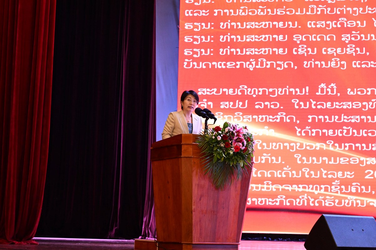 ທ່ານ ຮອງນາຍົກລັດຖະມົນຕີ ເຂົ້າຮ່ວມພິທີສະເຫຼີມສະຫຼອງວັນສ້າງຕັ້ງສະພາການຄ້າຈີນປະຈຳ ສປປ ລາວ ຄົບຮອບ 20 ປີ image 2 ທານ ຮອງນາຍກລດຖະມນຕ ເຂາຮວມພທສະເຫມສະຫອງວນສາງຕງສະພາການຄາຈນປະຈຳ ສປປ ລາວ ຄບຮອບ 20 ປ - image 2