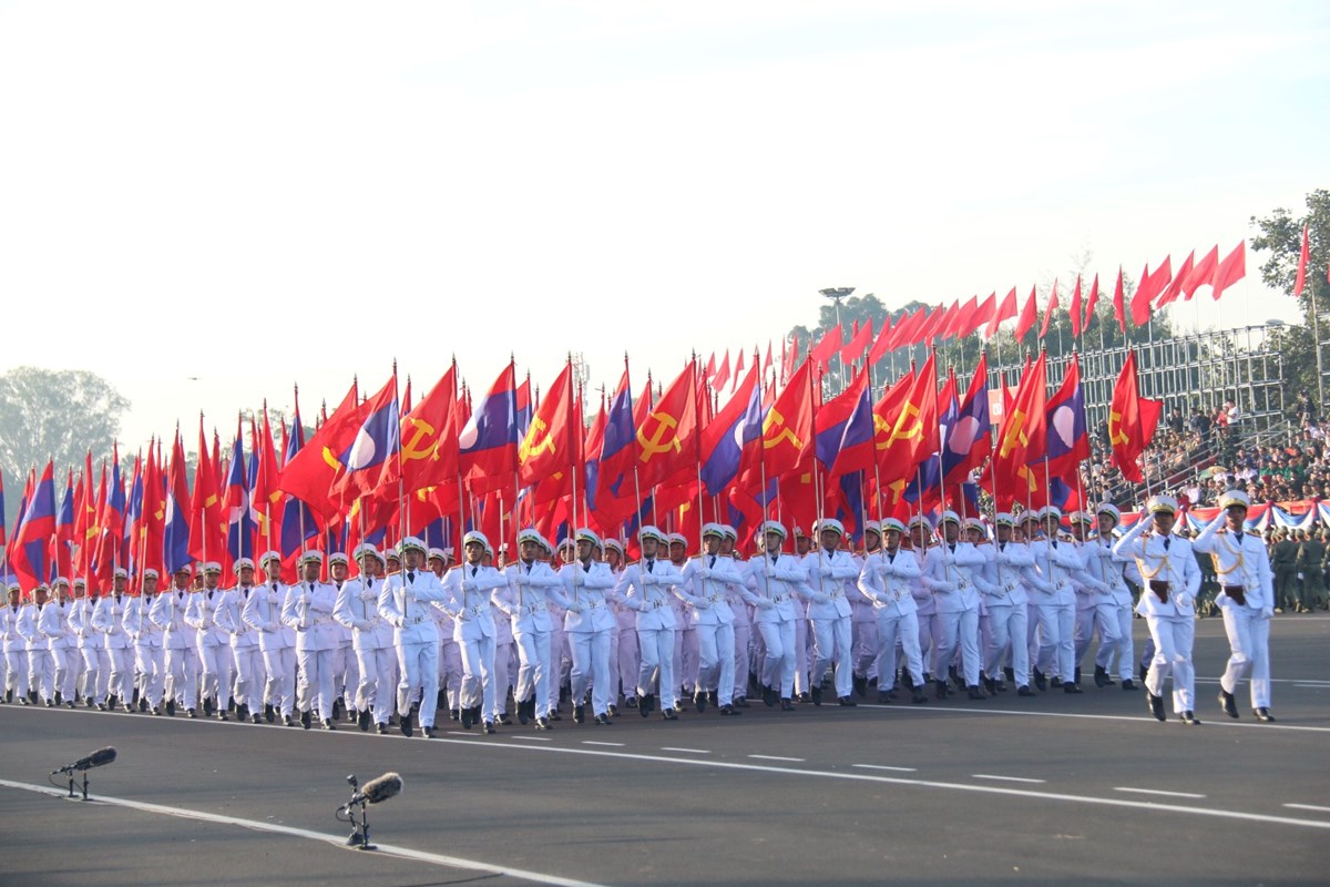 ຊອມໃຫຍຄງສດທາຍ ເດນສວນສະໜາມກຽມສະຫອງວນຊາດທ 2 ທນວາ ຄບຮອບ 50 ປ - image 3