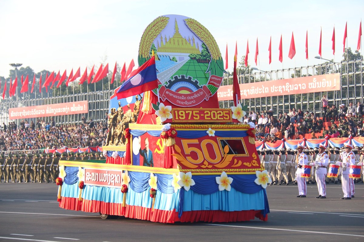 ຊອມໃຫຍຄງສດທາຍ ເດນສວນສະໜາມກຽມສະຫອງວນຊາດທ 2 ທນວາ ຄບຮອບ 50 ປ - image 4