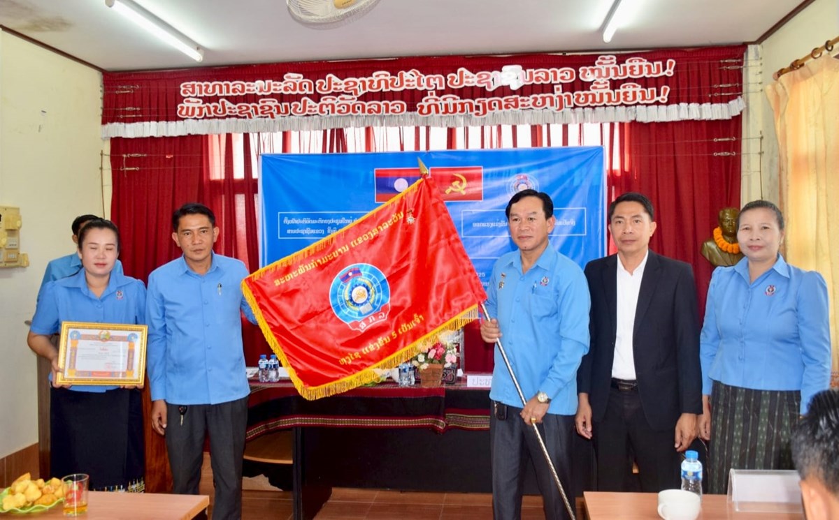 ກຳມະບານຮາກຖານສານປະຊາຊນແຂວງ ສະຫບການຈດຕງຂແຂງຂນ 5 ເປນເຈາ - image 2