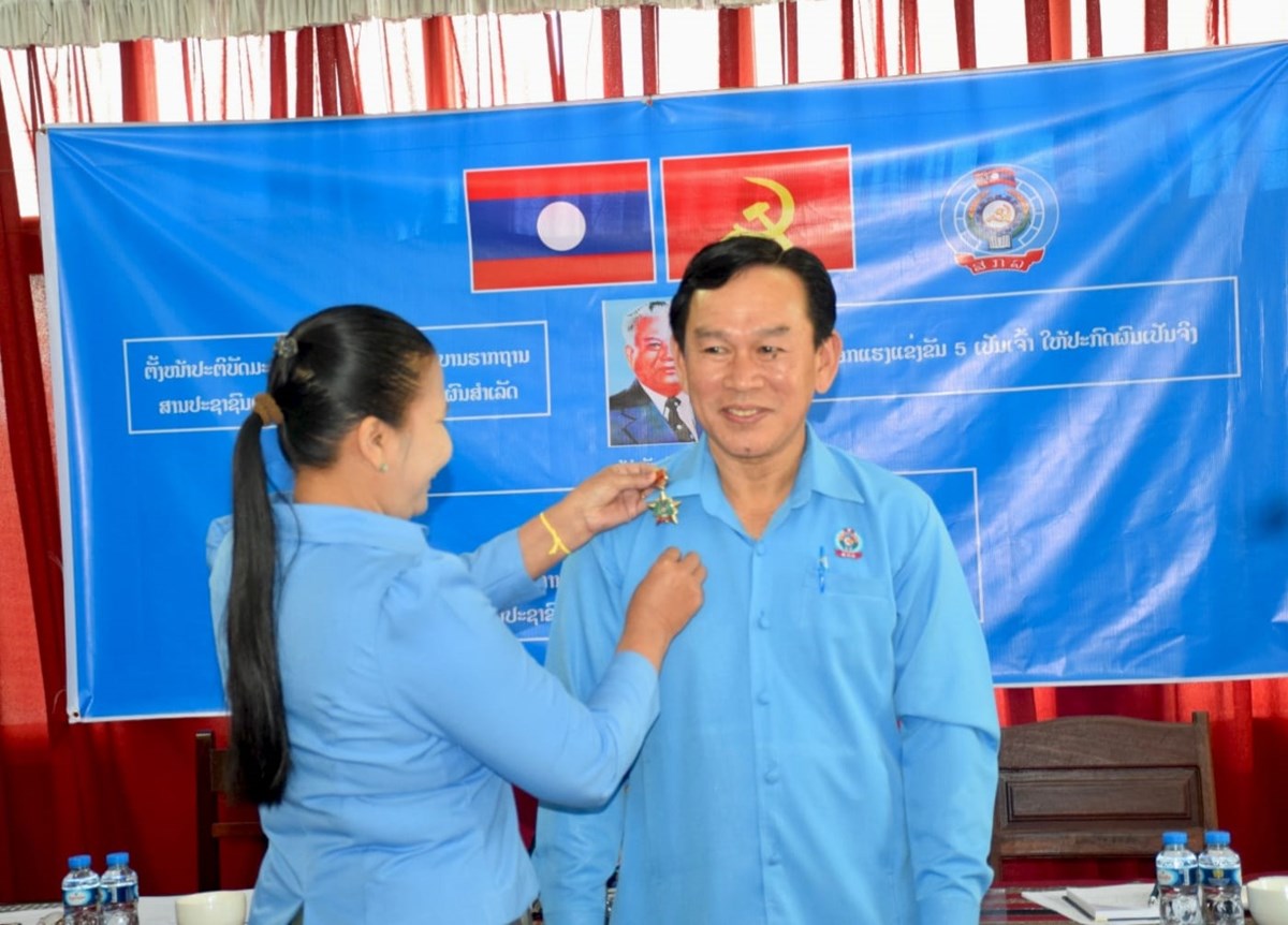 ກຳມະບານຮາກຖານສານປະຊາຊນແຂວງ ສະຫບການຈດຕງຂແຂງຂນ 5 ເປນເຈາ - image 3