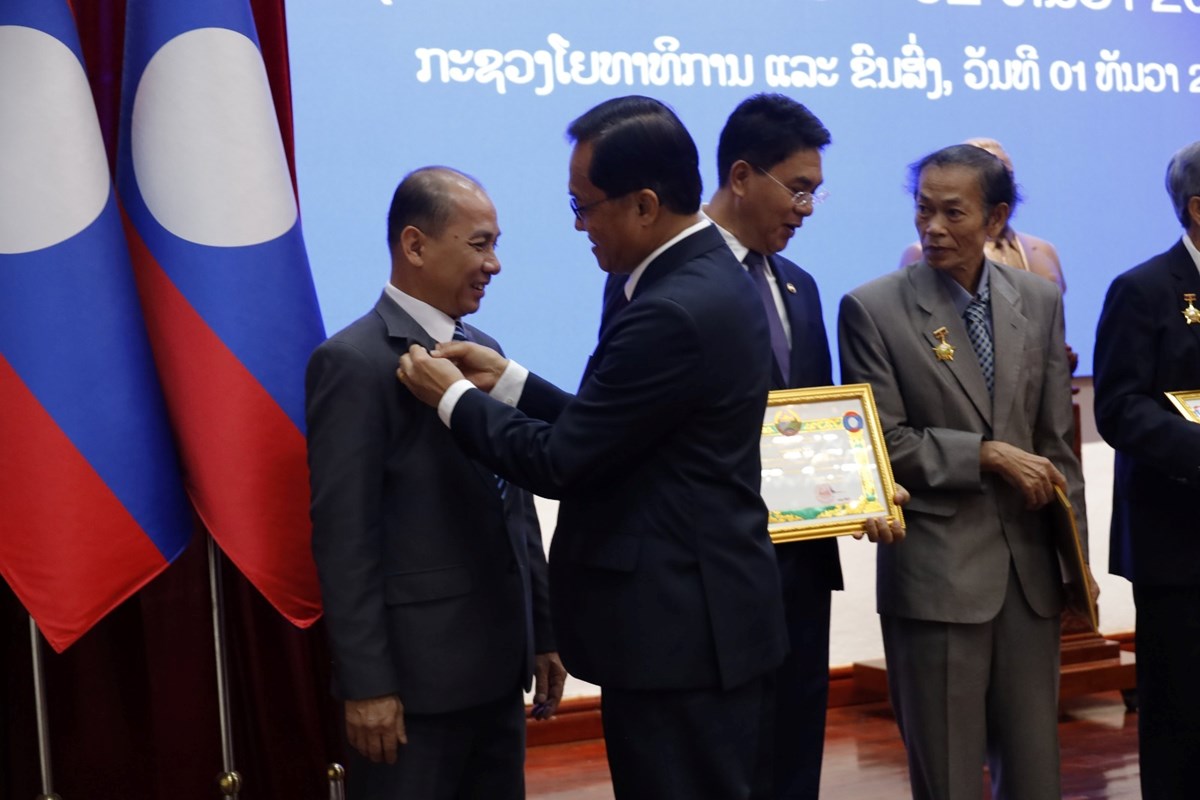 ຍທຂ ປະດບຫຽນກາລະນກ 50 ປວນສະຖາປະນາ ສປປ ລາວ - image 1