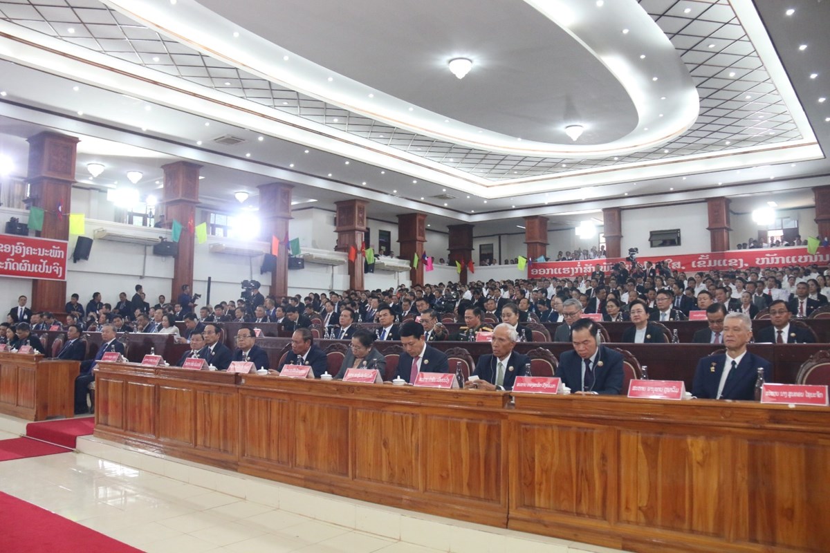 ສະຫາຍໂຕເລມ ພບປະໂອລມ ພະນກງານຫກແຫງ, ຄ-ອາຈານ ແລະ ນກສກສາ ສມປຊ - image 1