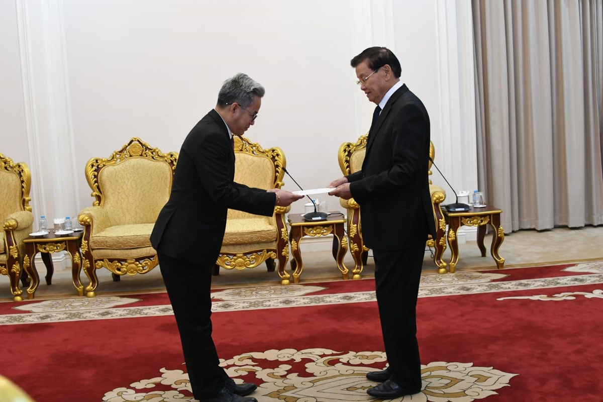 ປທປທ ຮັບສານຕາຕັ້ງຈາກທູດປະເທດເພື່ອນມິດ ແລະ ມອບສານຕາຕັ້ງໃຫ້ທູດລາວ ໄປປະຈໍາຢູ່ຕ່າງປະເທດ image 2 ປທປທ ຮບສານຕາຕງຈາກທດປະເທດເພອນມດ ແລະ ມອບສານຕາຕງໃຫທດລາວ ໄປປະຈາຢຕາງປະເທດ - image 2