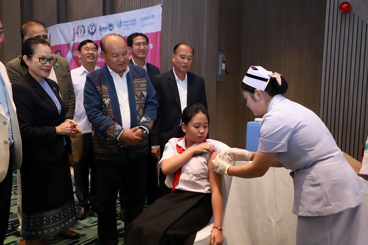 ນວ ເປີດຂະບວນການໃຫ້ວັກຊິນປ້ອງກັນພະຍາດມະເຮັງປາກມົດລູກ HPV 2025 image 2 ນວ ເປດຂະບວນການໃຫວກຊນປອງກນພະຍາດມະເຮງປາກມດລກ HPV 2025 - image 2