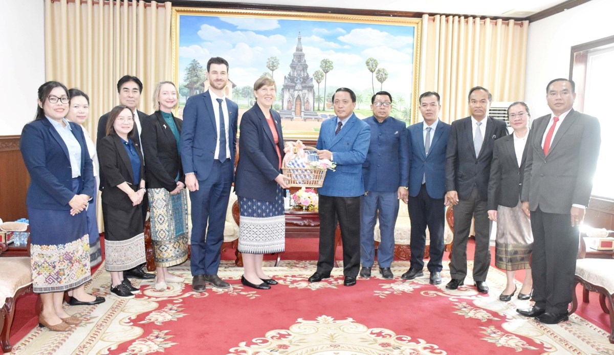 ເຈົ້າແຂວງສະຫວັນນະເຂດ ສົນທະນາໃນຫຼາຍບັນຫາສຳຄັນຮ່ວມກັບທ່ານເອກອັກຄະລັດຖະທູດອົດສະຕຣາລີປະຈຳ ສປປ ລາວ image 1 ເຈາແຂວງສະຫວນນະເຂດ ສນທະນາໃນຫາຍບນຫາສຳຄນຮວມກບທານເອກອກຄະລດຖະທດອດສະຕຣາລປະຈຳ ສປປ ລາວ - image 1