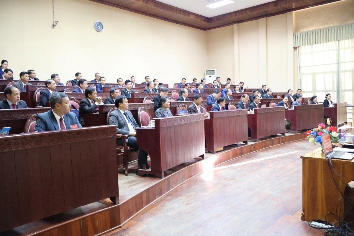 ສມປຊ ເປີດຝຶກອົບຮົມທິດສະດີການເມືອງ ແລະ ການບໍລິຫານຄຸ້ມຄອງລັດ ໃຫ້ເລຂາພັກເມືອງ ຊຸດທີ VIII image 1 ສມປຊ ເປດຝກອບຮມທດສະດການເມອງ ແລະ ການບລຫານຄມຄອງລດ ໃຫເລຂາພກເມອງ ຊດທ VIII - image 1