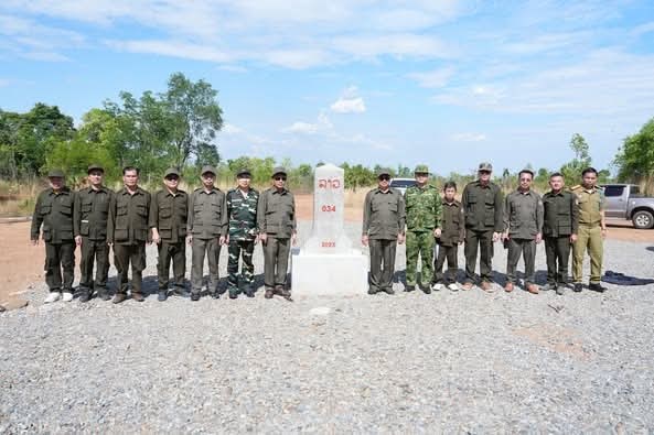 ເອົາໃຈໃສ່ປົກປັກຮັກສາຊາຍແດນປະເທດໃຫ້ມີຄວາມໝັ້ນຄົງ image 1 ເອາໃຈໃສປກປກຮກສາຊາຍແດນປະເທດໃຫມຄວາມໝນຄງ - image 1