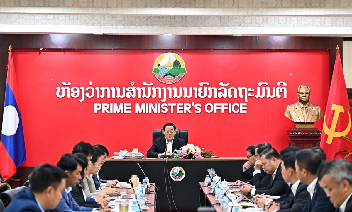 ນາຍົກລັດຖະມົນຕີ ພົບປະໂອ້ລົມ ຄະນະພັກ ແລະ ພະນັກງານຫຼັກແຫຼ່ງ ຫສນຍ image 1 ນາຍກລດຖະມນຕ ພບປະໂອລມ ຄະນະພກ ແລະ ພະນກງານຫກແຫງ ຫສນຍ - image 1