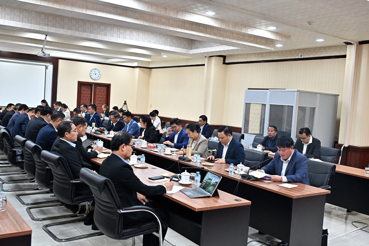 ນາຍົກລັດຖະມົນຕີ ພົບປະໂອ້ລົມ ຄະນະພັກ ແລະ ພະນັກງານຫຼັກແຫຼ່ງ ຫສນຍ image 2 ນາຍກລດຖະມນຕ ພບປະໂອລມ ຄະນະພກ ແລະ ພະນກງານຫກແຫງ ຫສນຍ - image 2