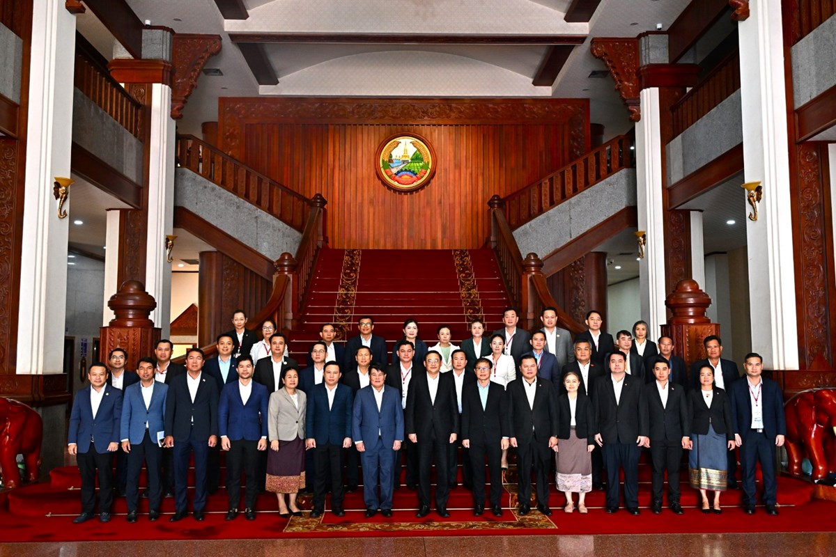 ນາຍົກລັດຖະມົນຕີ ພົບປະໂອ້ລົມ ຄະນະພັກ ແລະ ພະນັກງານຫຼັກແຫຼ່ງ ຫສນຍ image 3 ນາຍກລດຖະມນຕ ພບປະໂອລມ ຄະນະພກ ແລະ ພະນກງານຫກແຫງ ຫສນຍ - image 3