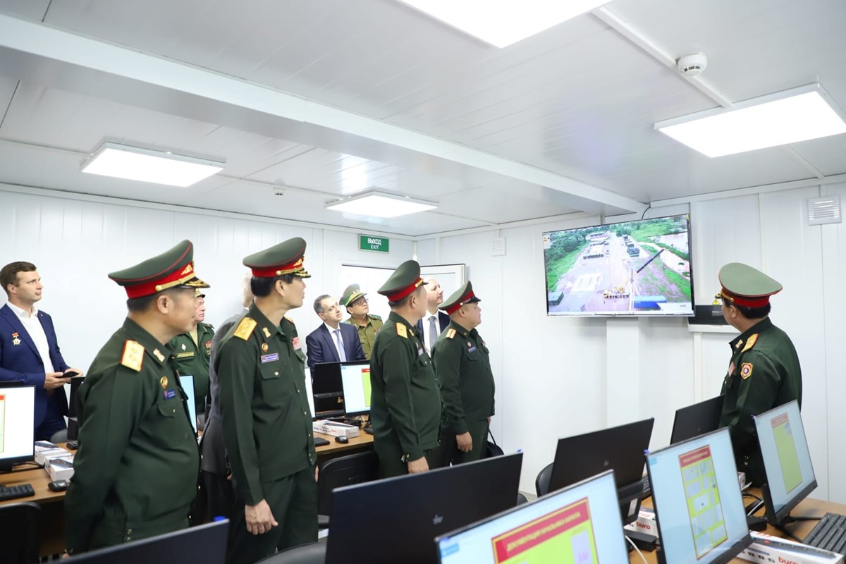 ມອບ-ຮບ ກອງພນສອມແປງເຄອນທເລກ 1 ແລະ ເລກ 2 ກອງທບ - image 3