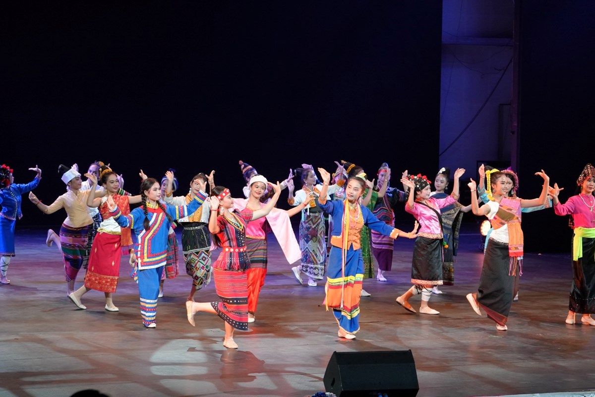 ສລະປະພນເມອງ ສ ເກາຫ ສະແດງຮບໃຊຊາວ ນວ - image 1